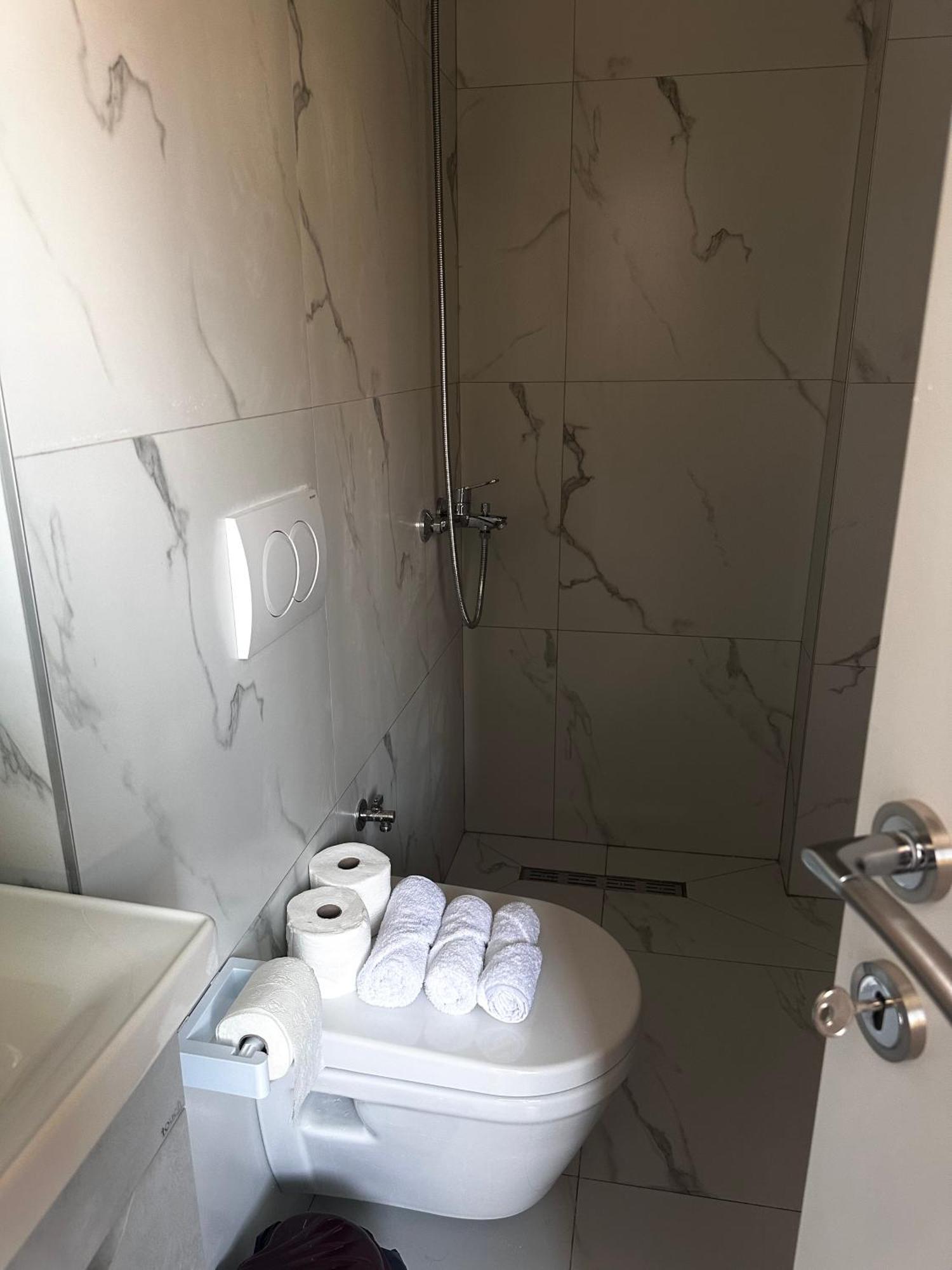 Tirana Apartment Center Jon Luaran gambar